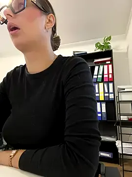 Hii_Lolla on StripChat