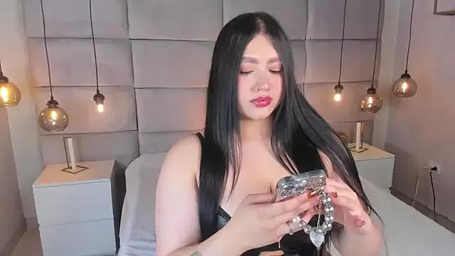 HiilaryFox on StripChat 