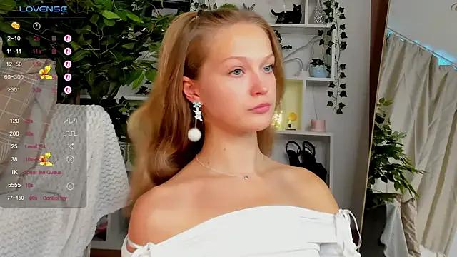 Kara_smalltits on StripChat 