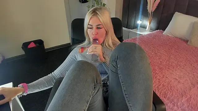 Freechat Kira_Key on StripChat