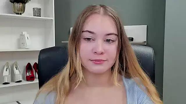 Freechat kitty_valeria on StripChat