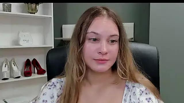 Freechat kitty_valeria on StripChat
