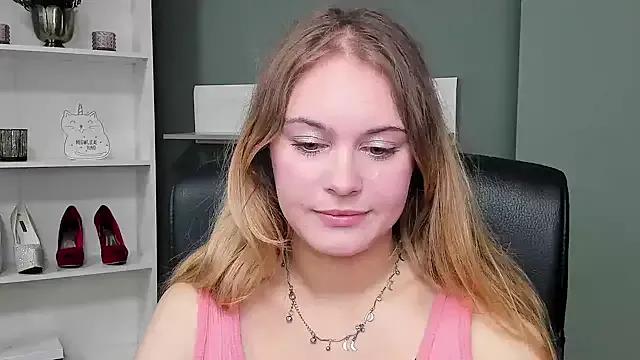 Freechat kitty_valeria on StripChat