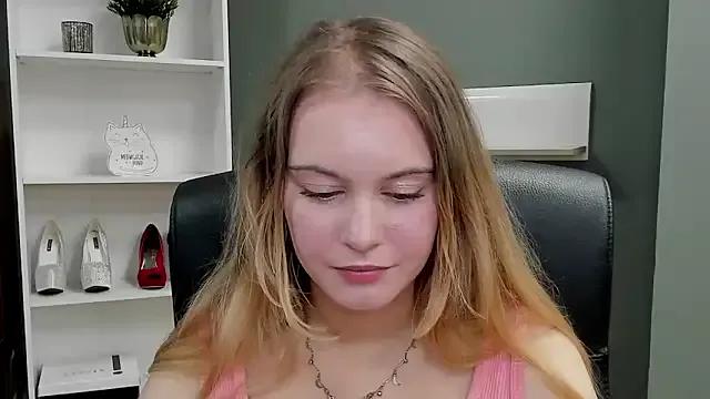 Freechat kitty_valeria on StripChat
