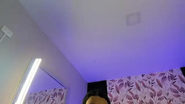 StripChat Larabrooks  is Freechat  Larabrooks — Dance erotic + Cameltoe in POV