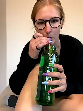 LauraLuxxx —  Show Tits & Play Tits 