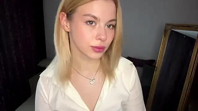 Lil_Elisa — Do u want see how i'm tease my shirt?