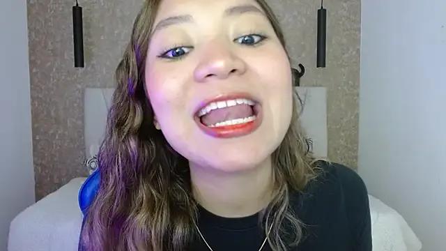 little_annee on StripChat 