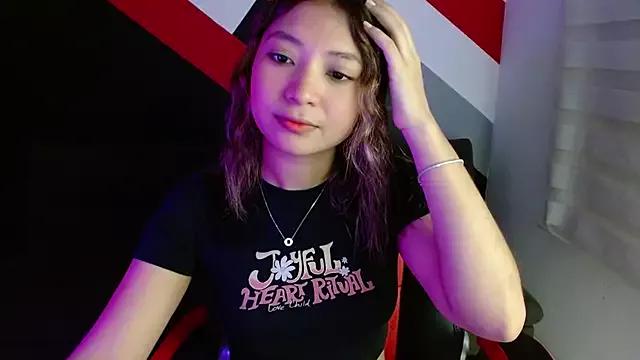 little_annee on StripChat 