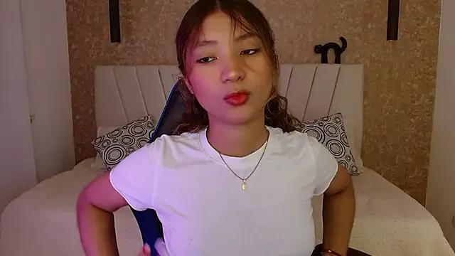 little_annee on StripChat 