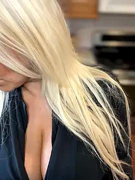 LittleMissEeve on StripChat 