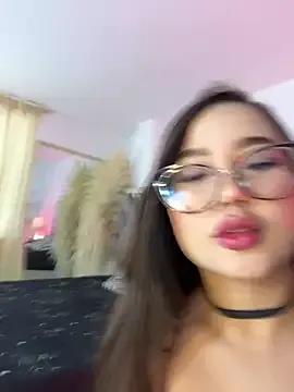 Freechat LylaLee111 on StripChat