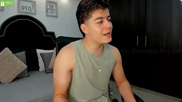 MaxxiCruz on StripChat 