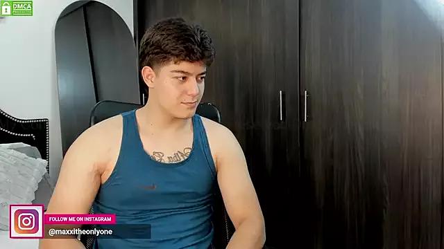 MaxxiCruz on StripChat 