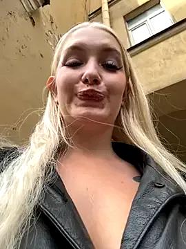 Milkyy_wway — Suck nipples on public