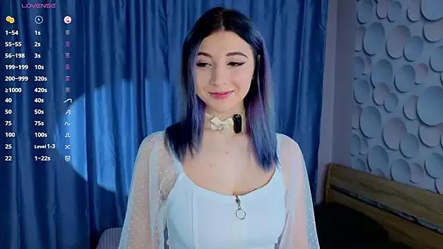 MinnieHiness on StripChat 
