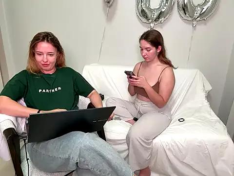 Nura_n_Sarah — ASS MASSAGE