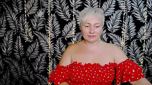 Olivia_playful — Sexual talk, caresses, topless