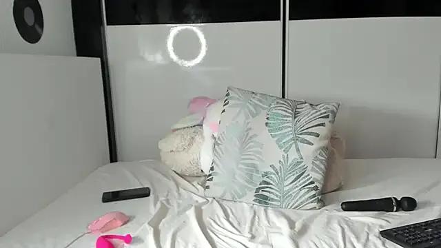 raydollpussy — spread my pussy and slap her