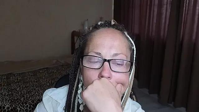 Ronda_Rouse — I have something under my skirt?)