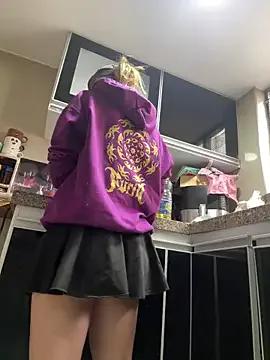 sabrina_rosee — Squats (panties off)
