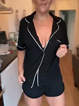 Sophia-Squirts-UK — First 2 mins toy control