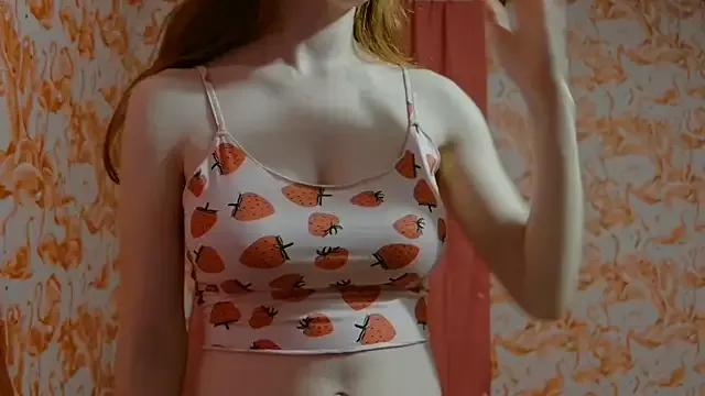 Photos of strawberrysmoothie from StripChat is Freechat