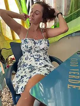 Group therealbeverlycious on StripChat