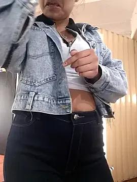 Venus_Rivers — Show boos CREAM AT friend